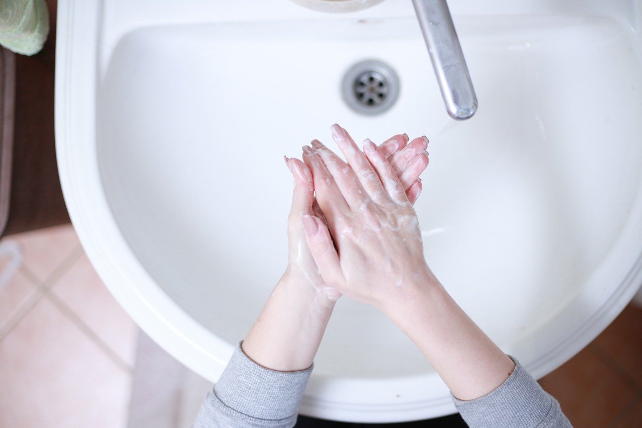Mydło, płyny, żele, czyli podstawowe środki do mycia rąk