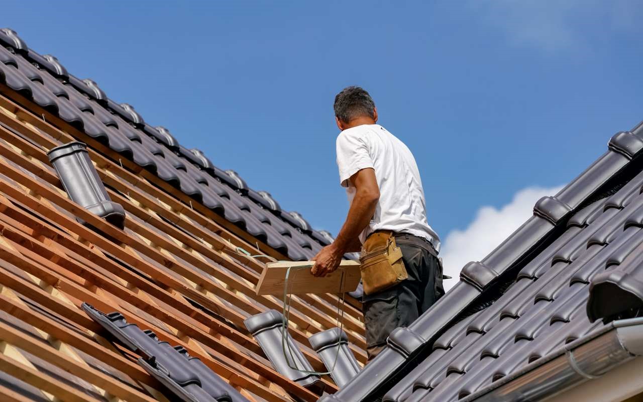 Budowa i remont dachu – jak się za to zabrać?