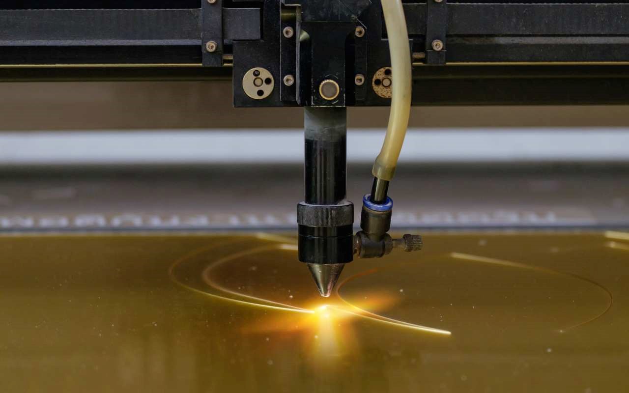 Co warto wiedzieć o wycinaniu laserem?