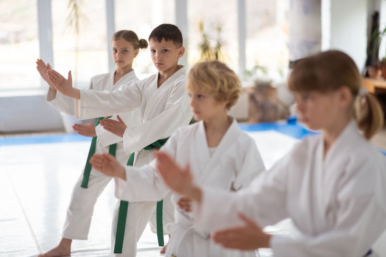 Czy warto zapisać dziecko na sztuki walki?